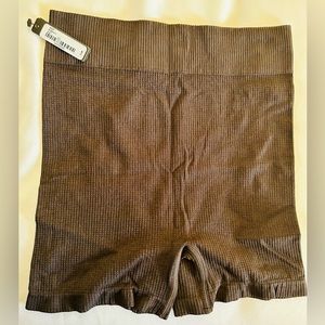 NWT SKIMS Ribbed Shorts SOOT